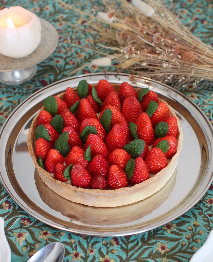 Tarte aux fraise sur un plat Thali